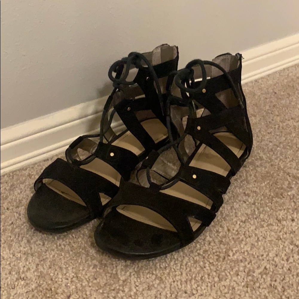 Black sandals size 8